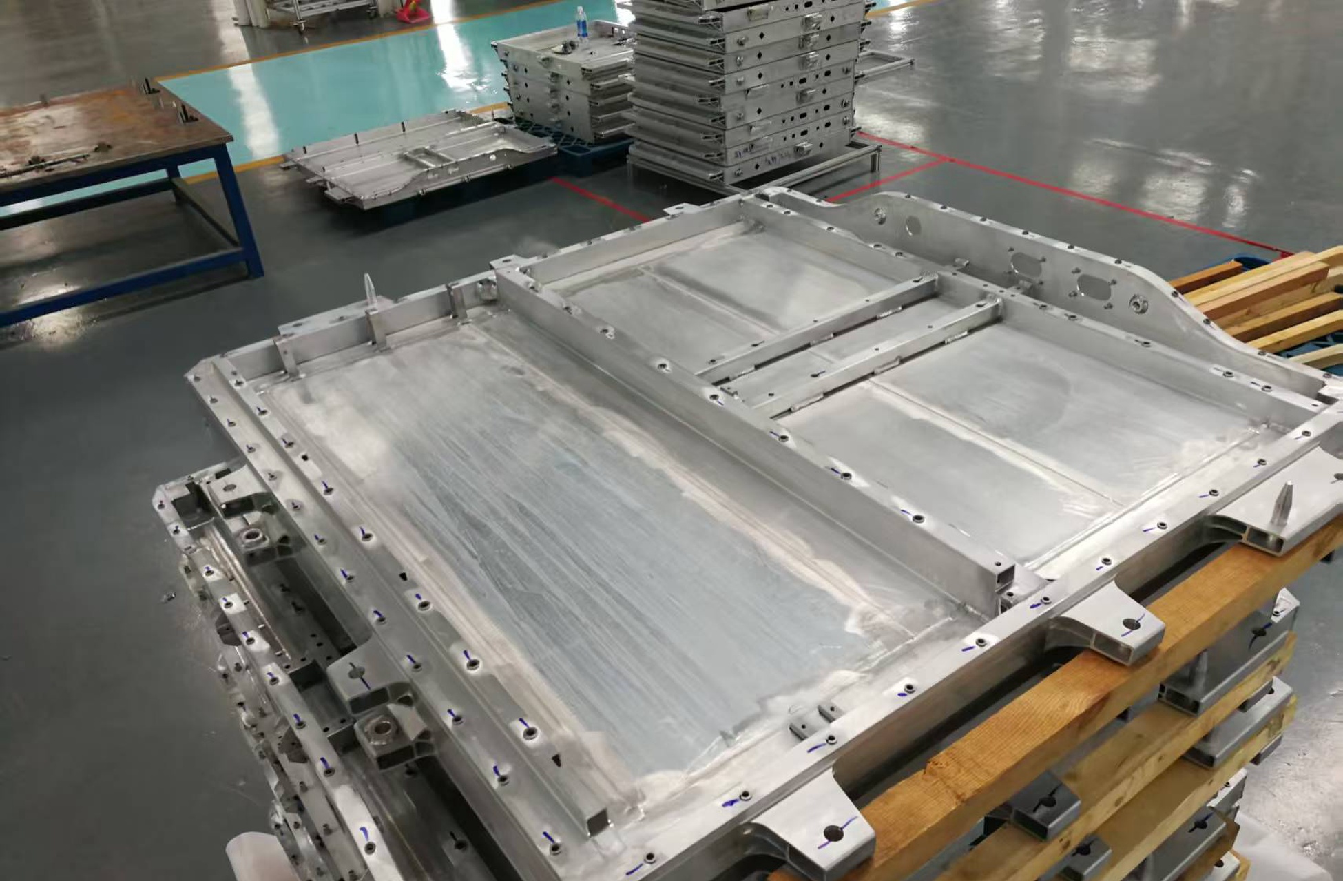 Reibr&uuml;hrgeschwei&szlig;ter EV-Batterietr&auml;ger aus Aluminium